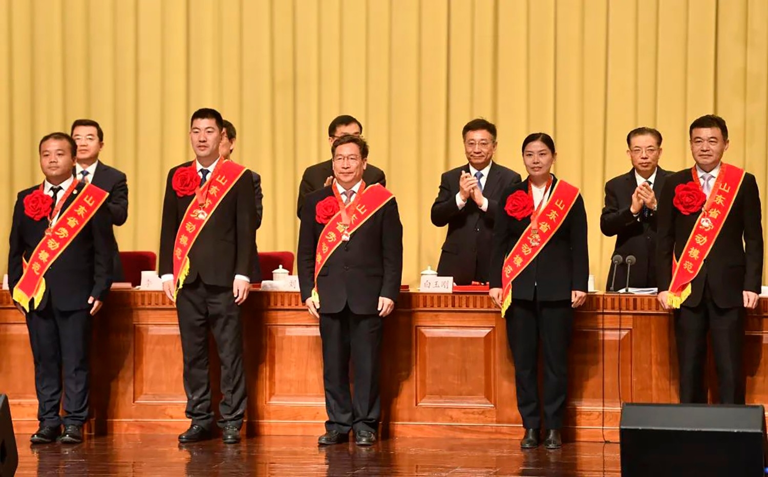 喜報(bào)！李永勝董事長(zhǎng)被授予“山東省勞動(dòng)模范”稱號(hào) 受省委、省政府表彰 (2)