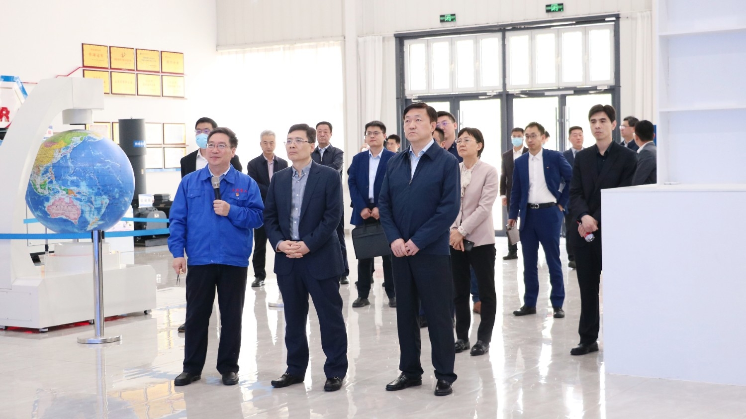 海爾集團(tuán)黨委書記、董事局主席、首席執(zhí)行官周云杰蒞臨天瑞重工考察